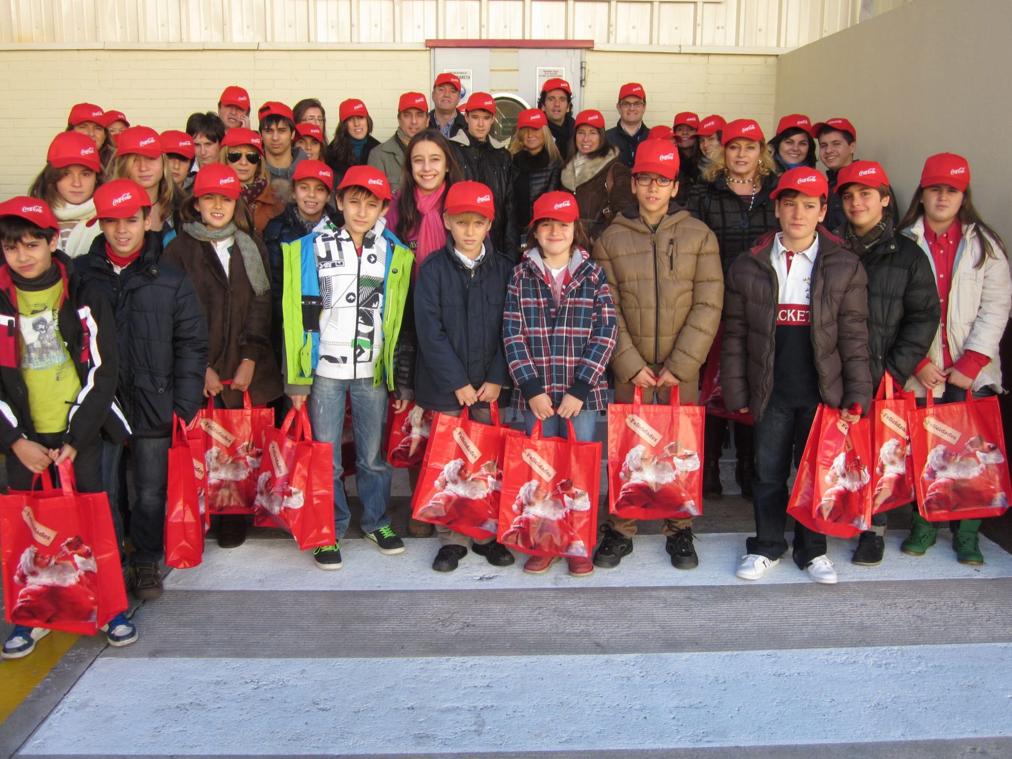El Club de Negocios Asefa Estudiantes abre 2013 visitando la fábrica de la felicidad