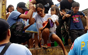 Tuenti Móvil Estudiantes y su Fundación se sensibilizan con la situación tras el tifón en Filipinas y llaman a los aficionados colegiales a colaborar con UNICEF