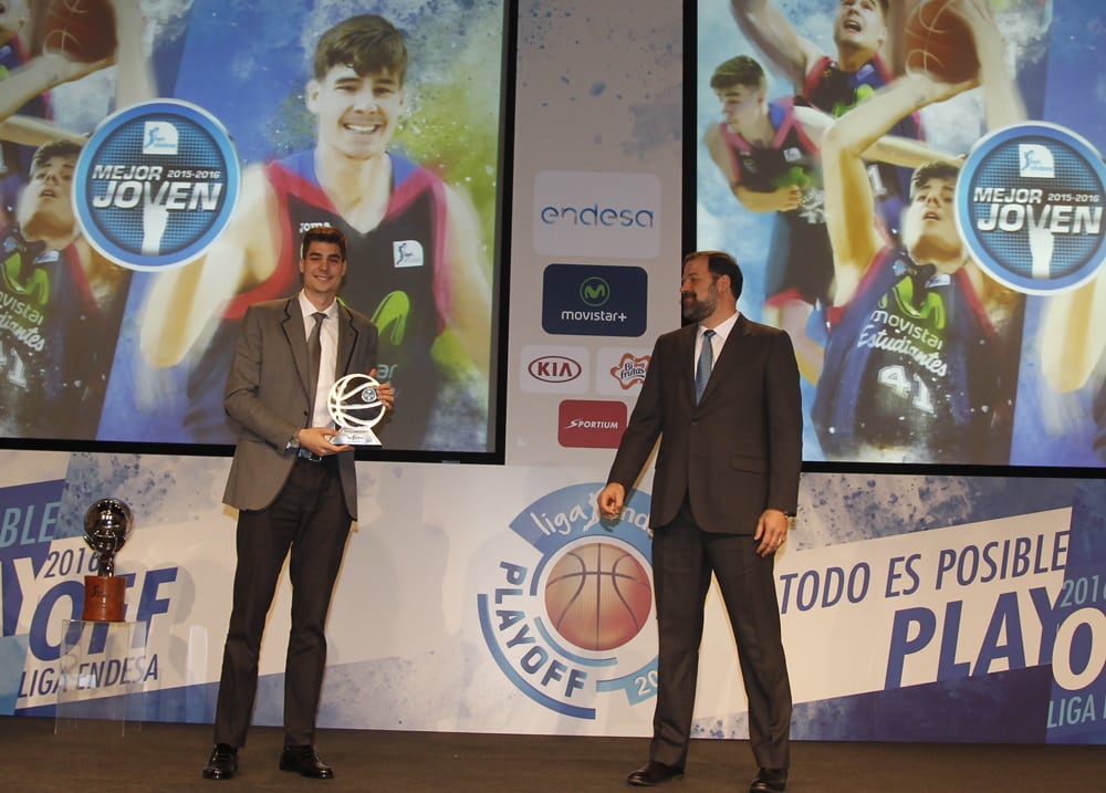 Entrega agridulce del premio de Mejor Jugador Joven a Juancho Hernangómez: «un premio individual no tapa lo que ha sido la temporada»