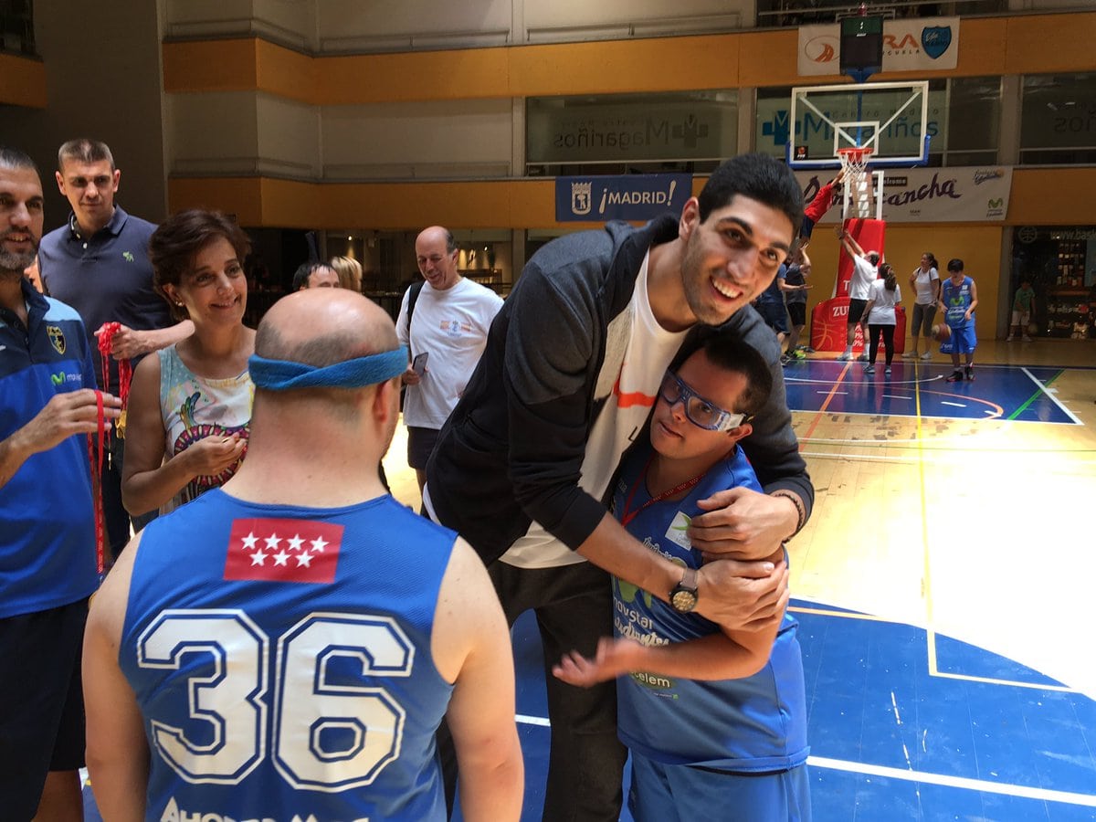 El NBA Enes Kanter protagonista en el Desafío Solidario 3×3 de Fundación Estudiantes y Cetelem