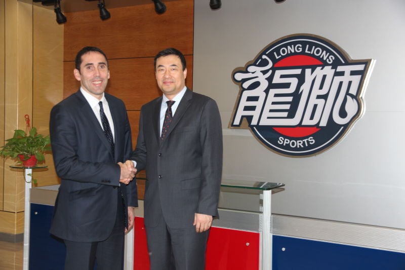 Segunda parte del acuerdo de Movistar Estudiantes con Guangzhou Longlions: visita de Willy Villar a China