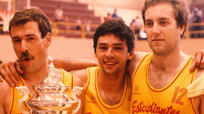 Eterno Carlos Montes. El mundo del baloncesto se vuelca en el recuerdo del «Saltamontes»