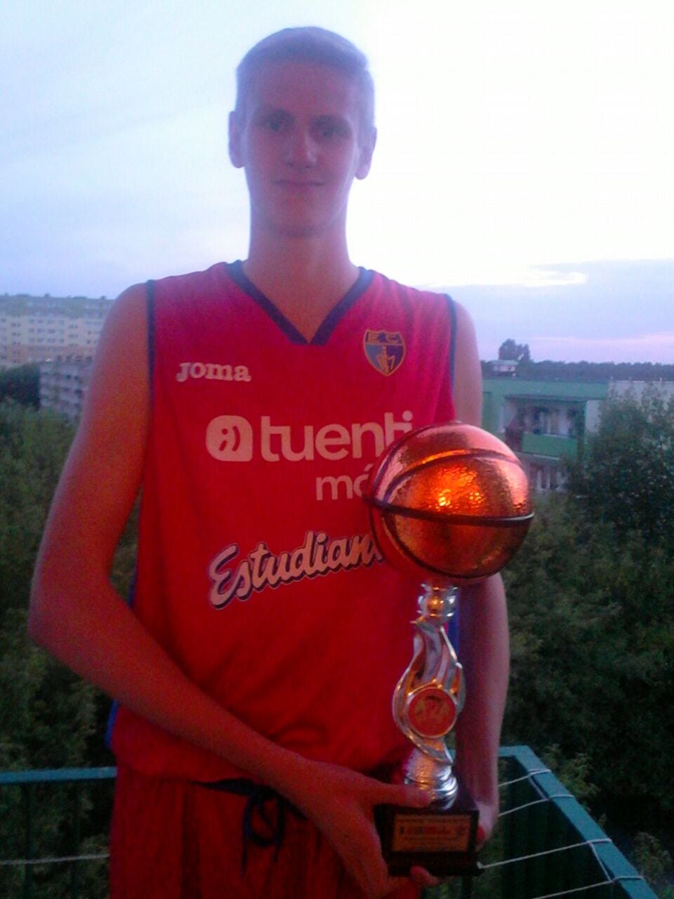 El junior Bartek Pietras, uno de los cincuenta talentos que acuden al campus «Basketball Without Borders» de la NBA en Gran Canaria