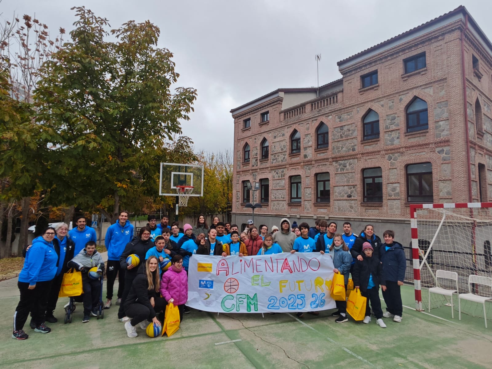 Movistar Estudiantes visita el colegio de educación especial Carmen Fernández-Miranda con el programa «Alimentando el Futuro» junto a Ahorramas