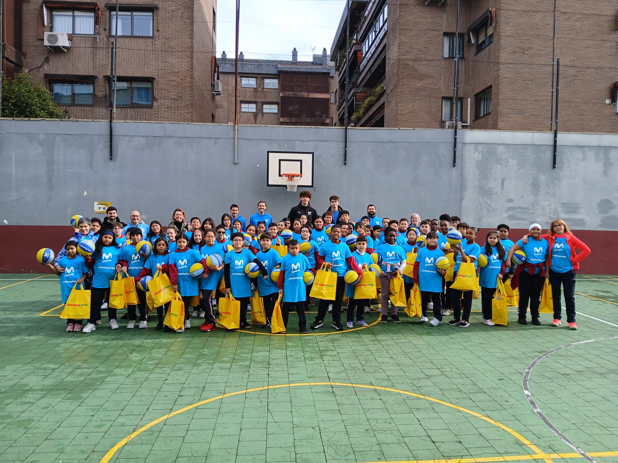 Baloncesto y alimentación saludable protagonizan la quinta visita de “Alimentando el Futuro”