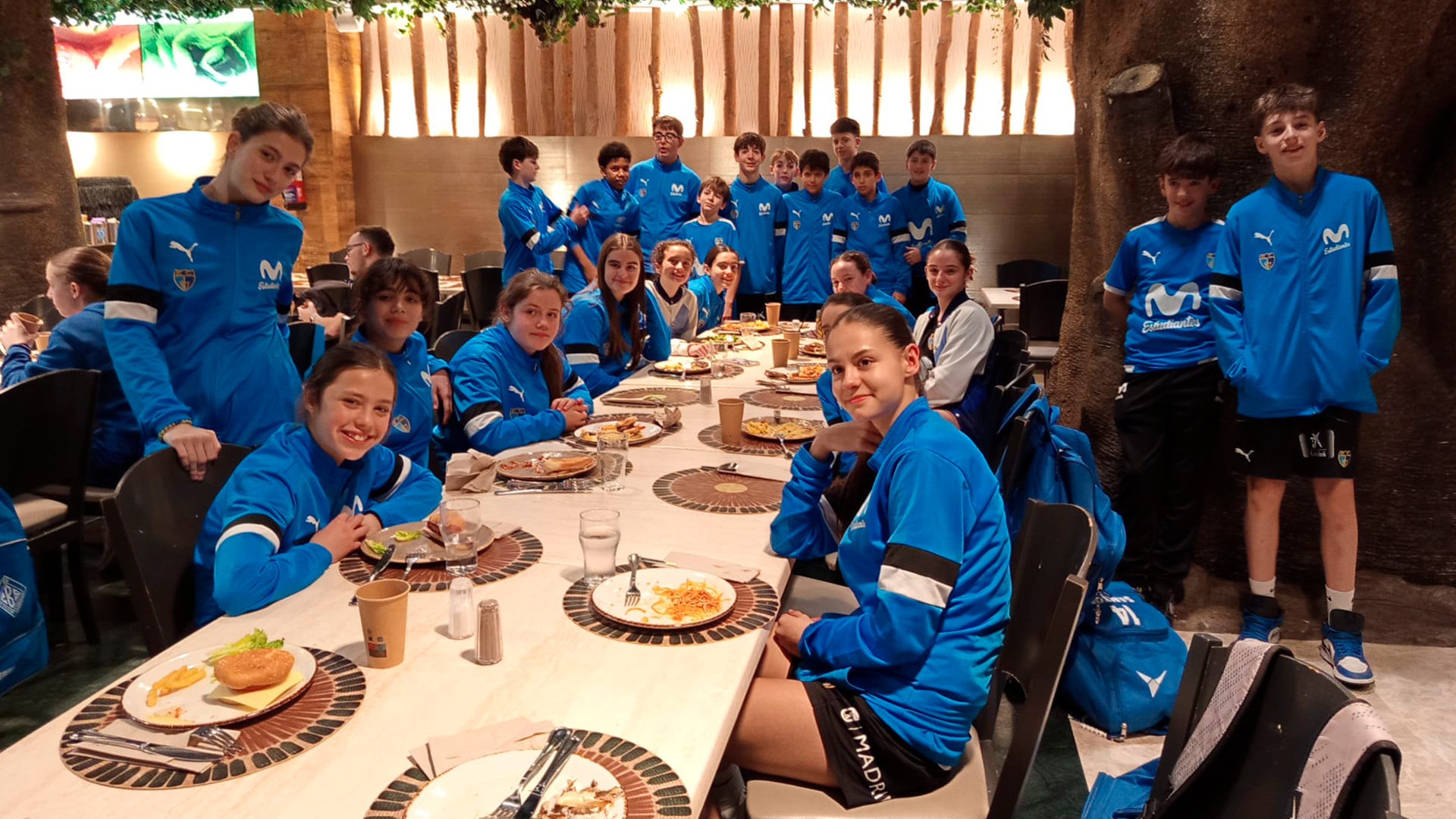 Gran experiencia de nuestros infantiles B en el XX Torneo Cosmos de Benalmádena